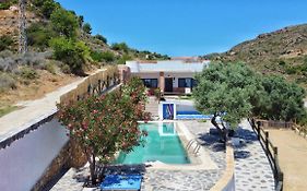 Villa For 4 With A Private Pool & Garden